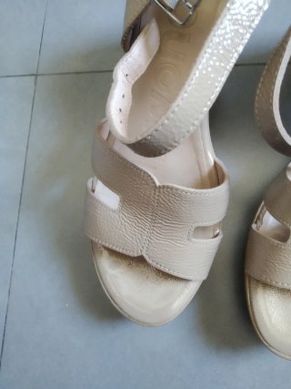 Zapatos de tacón beige