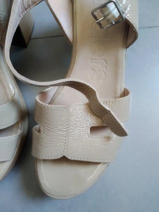 Zapatos de tacón beige