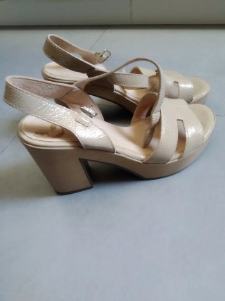 Zapatos de tacón beige