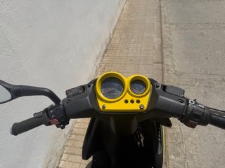 Yamaha Aerox Scooter Amarillo