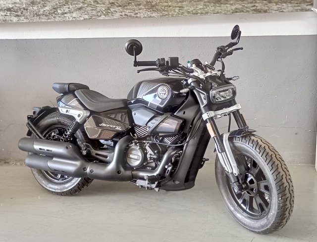 Benelli Leoncino Bobber 400 Negra