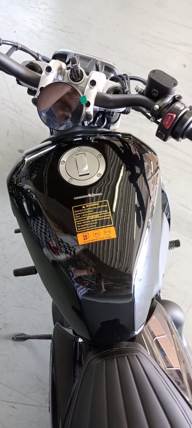 Benelli Leoncino Bobber 400 Negra