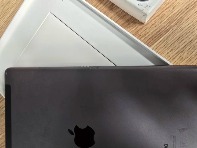 Apple iPad 8ª Gen 128GB Grigio (A2429)