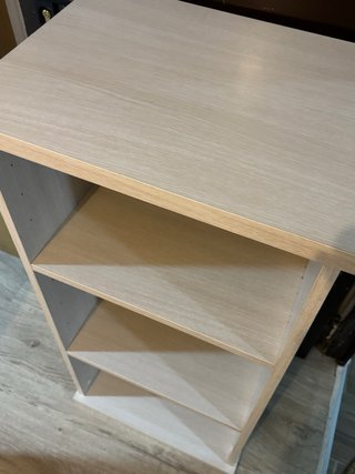 Estantería de madera beige