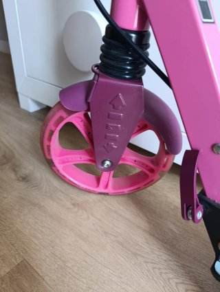 Patinete infantil rosa con ruedas LED