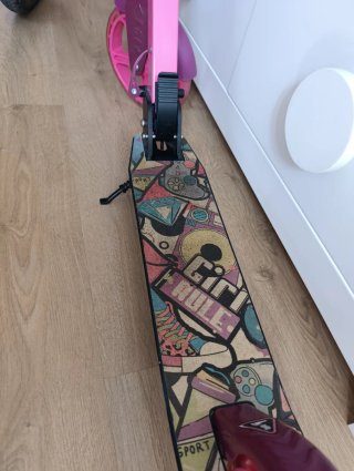 Patinete infantil rosa con ruedas LED