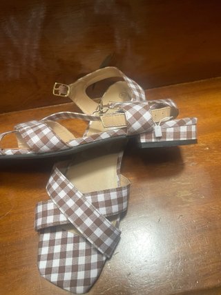 Sandalias cuadros vichy marrones y blancas 39