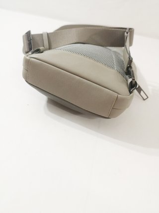 Piquadro / Bandolera cuero genuino gris