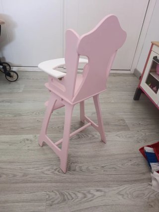 Trona de madera para muñecas hecha a mano