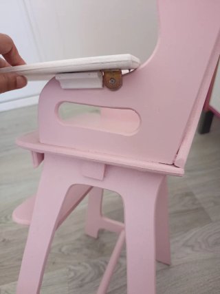 Trona de madera para muñecas hecha a mano