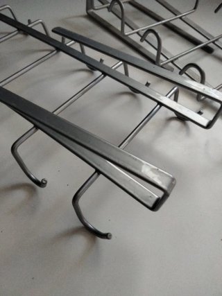 Colgador de tazas metálico