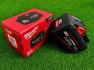 MILWAUKEE M18 FORGE 2x12Ah + SUPERCARGADOR