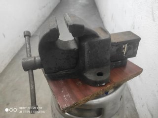 Tornillo de banco de trabajo Muy resistente.