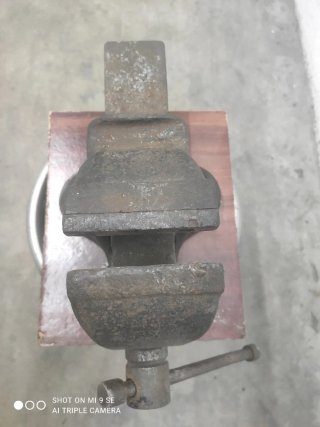Tornillo de banco de trabajo Muy resistente.