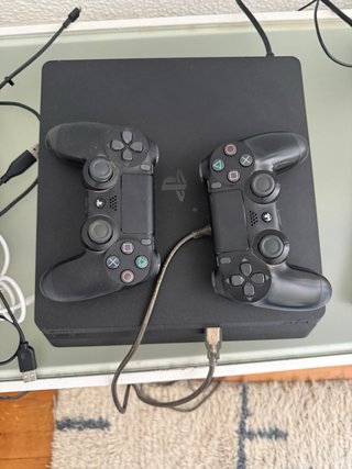 PS4 Slim 500GB + 2 Mandos + 5 Juegos