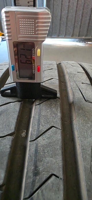 Neumático Continental 235/55 R18 V