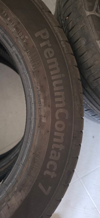 Neumático Continental 235/55 R18 V