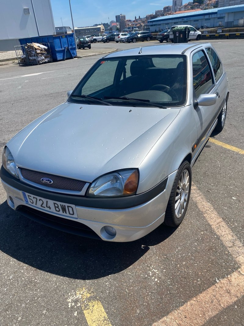 Ford Fiesta 2001 - foto 1