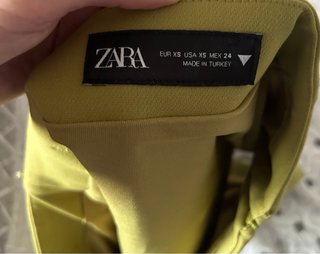 Falda Zara verde oliva con cinturón