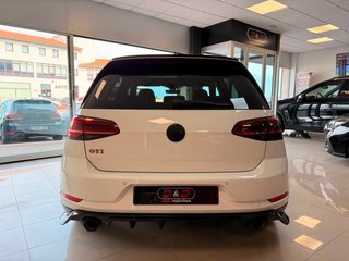 Volkswagen Golf GTI TCR Akra y Techo