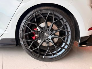 Volkswagen Golf GTI TCR Akra y Techo
