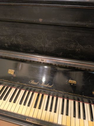 Piano antiguo Paul Izabal
