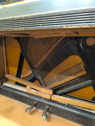 Piano antiguo Paul Izabal