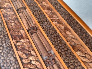 Vassoio artigianale legno/vetro con Spezie e Caffè