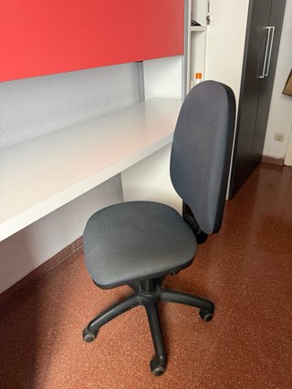 Cama individual abatible con escritorio