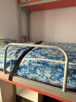 Cama individual abatible con escritorio