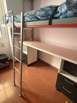 Cama individual abatible con escritorio