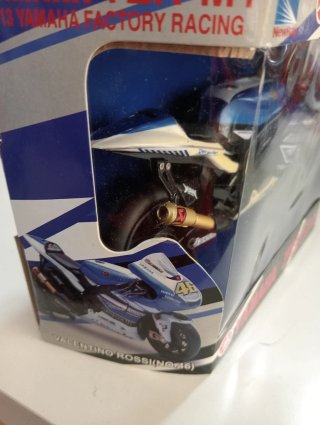Maqueta Moto Yamaha YZR-M1 1/12