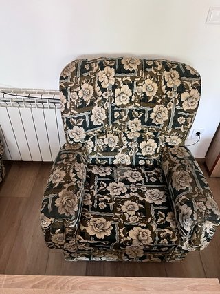 Se regala !!!! Sofá de tela floral