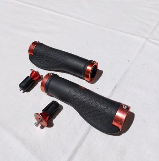 Puños Lycaon ergonómicos 31.8 mm