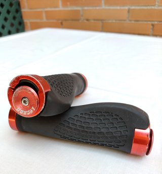Puños Lycaon ergonómicos 31.8 mm