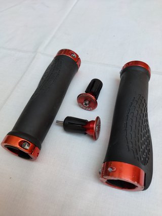 Puños Lycaon ergonómicos 31.8 mm
