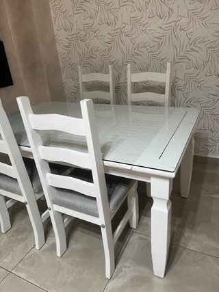 Mesa y 4 Sillas Comedor Blancas