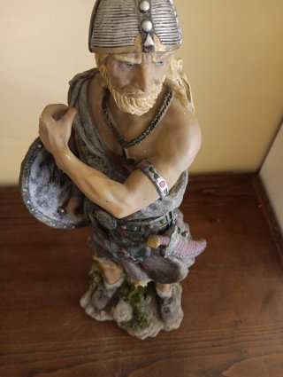 Figura Guerrero Vikingo con Escudo