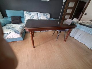 Mesa de salón extensible madera.