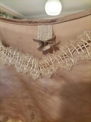 Top tirantes beige encaje