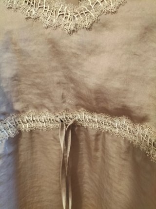 Top tirantes beige encaje