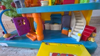 Casa de muñecas interactiva con accesorios