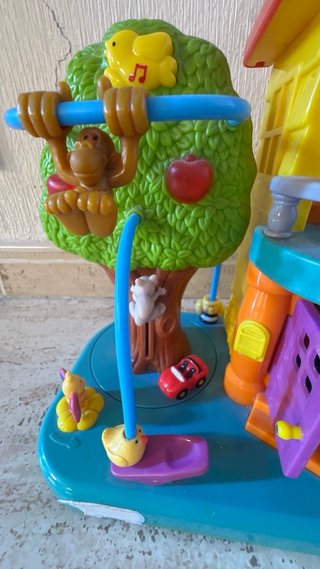 Casa de muñecas interactiva con accesorios