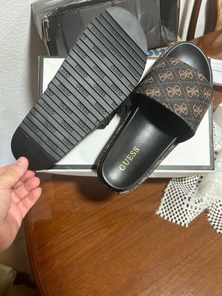 Sandalias Guess Marrón y Negro