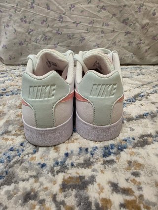 Nike Court Royale