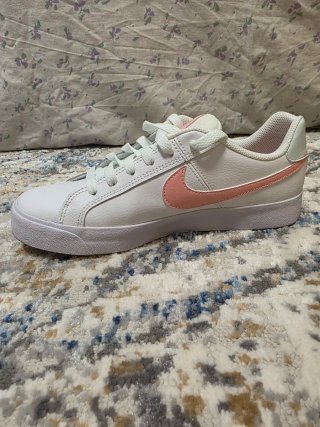 Nike Court Royale