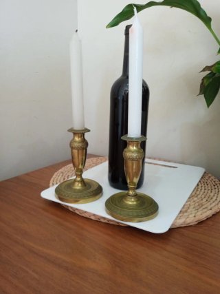 Pareja antiguos candelabros porta velas bronce