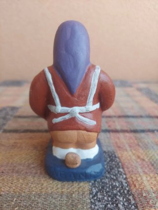 Figura de cerámica caganer mujer con cesta belen