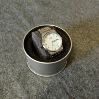 Reloj Casio Quartz Plata y Blanco