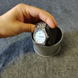 Reloj Casio Quartz Plata y Blanco